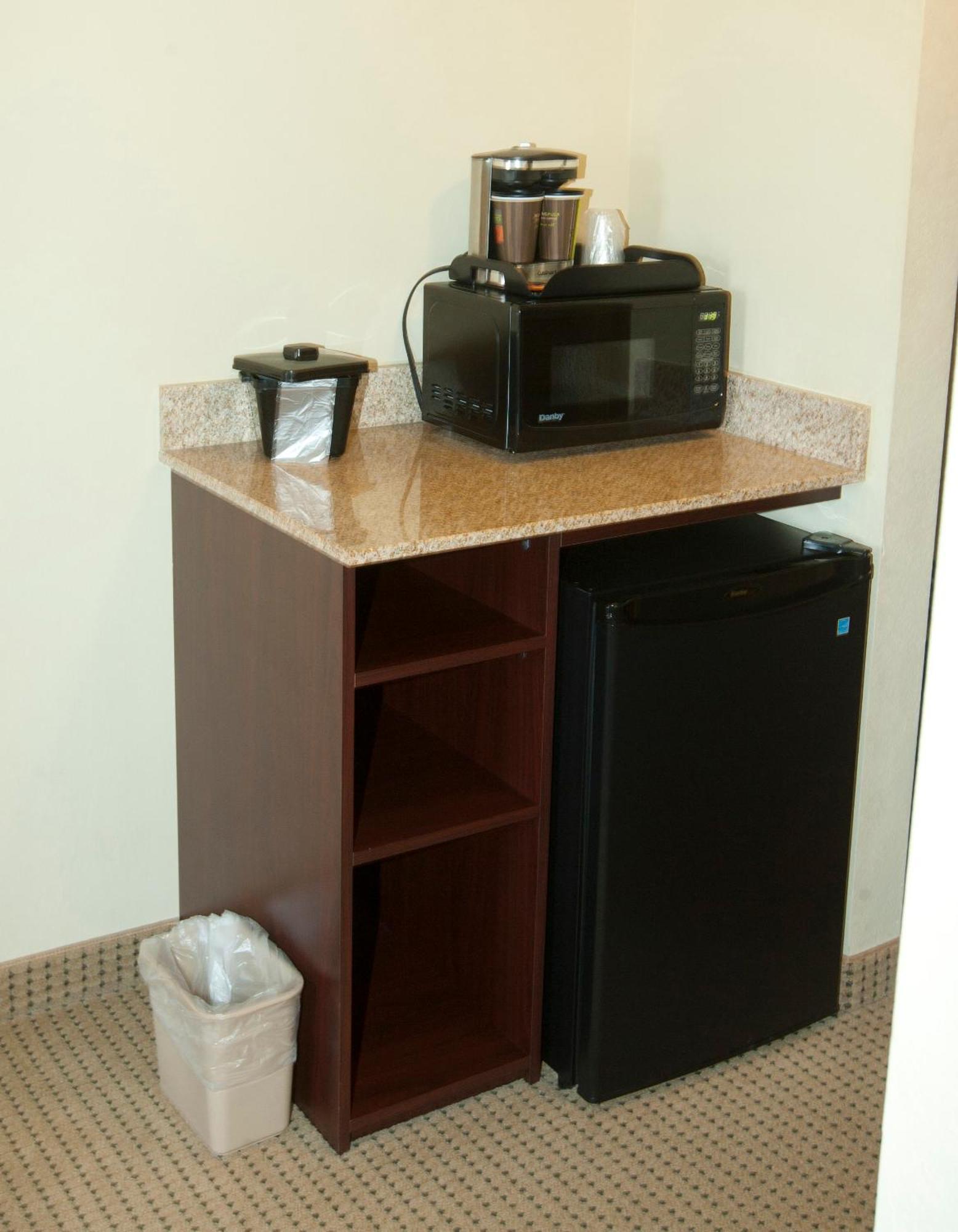 Cobblestone Inn & Suites - Langdon Kamer foto