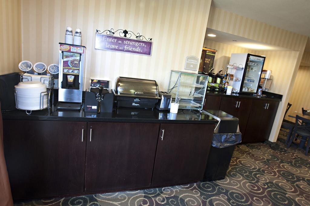 Cobblestone Inn & Suites - Langdon Buitenkant foto
