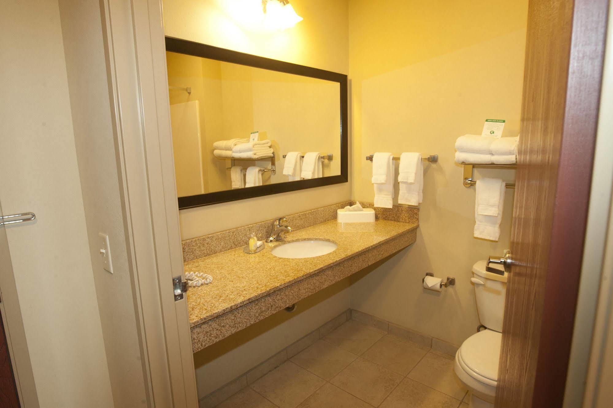 Cobblestone Inn & Suites - Langdon Buitenkant foto