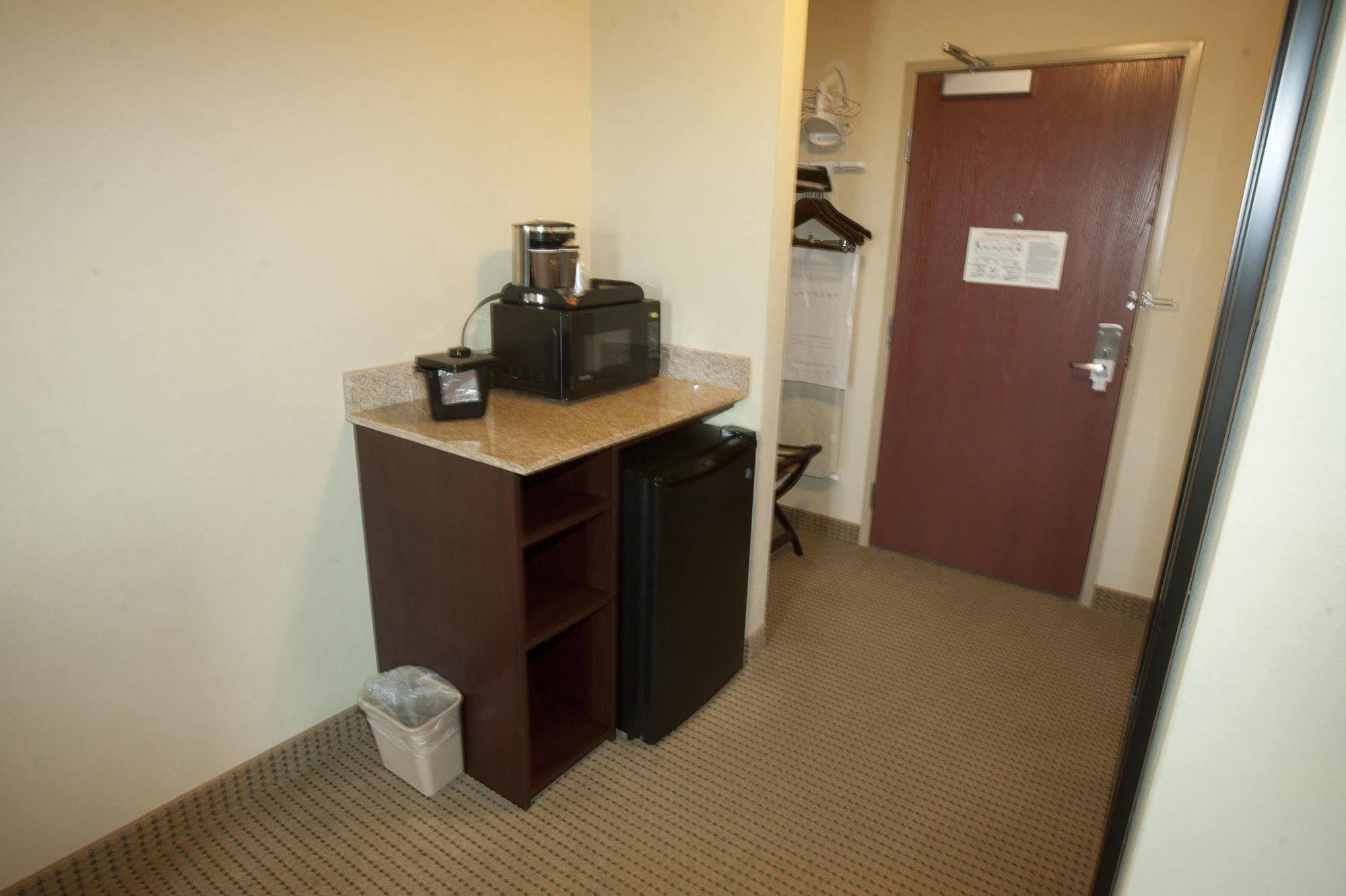 Cobblestone Inn & Suites - Langdon Buitenkant foto